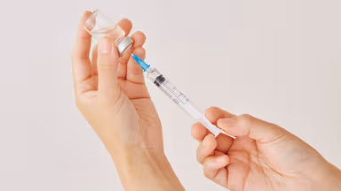 Đang bị cảm cúm có chích ngừa cúm được không?