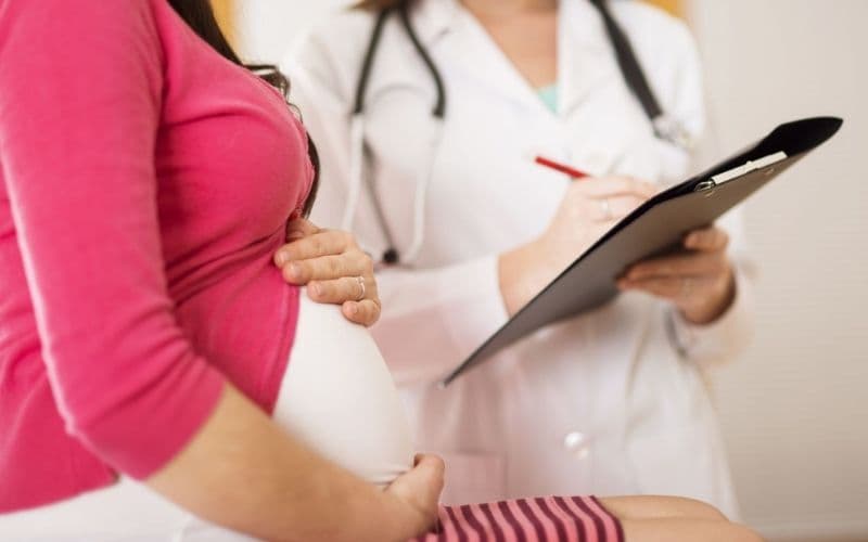 có thai nước tiểu màu gì