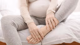 Phù chân khi mang thai 3 tháng cuối