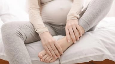 Phù chân khi mang thai 3 tháng cuối