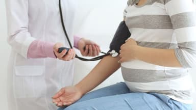 Tăng huyết áp thai kỳ là gì? Dấu hiệu cảnh báo
