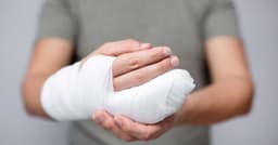 Nguyên nhân gây đứt gân duỗi tay