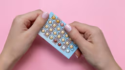 Uống thuốc tránh thai hàng ngày đến bao nhiêu tuổi thì dừng?