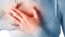 Áp xe vú sau sinh là gì? Nguyên nhân và dấu hiệu ban đầu