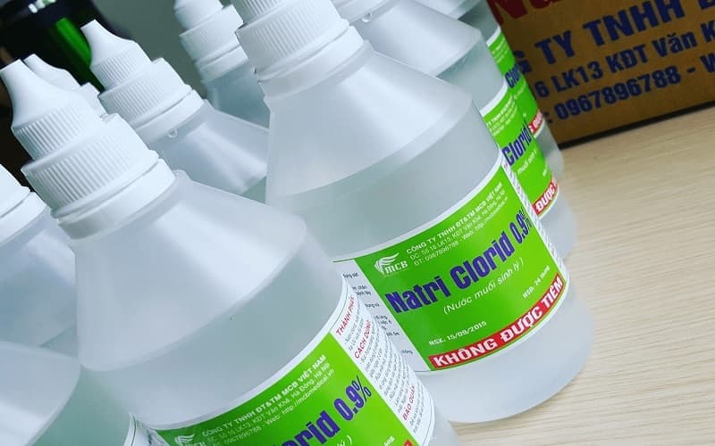 bị zona có được rửa nước muối không