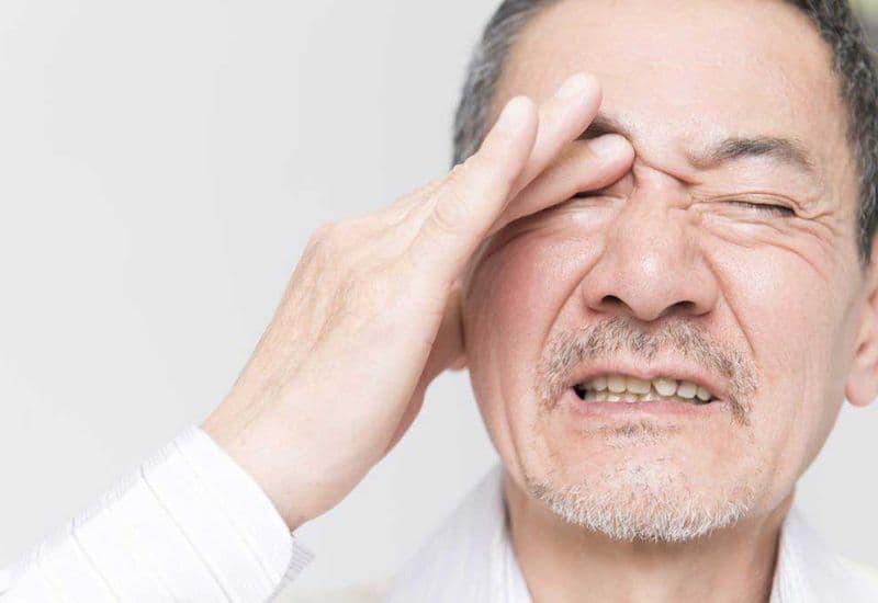 khám mắt đục thủy tinh thể