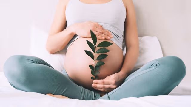 Phụ nữ 45-55 tuổi có thai tự nhiên được không?