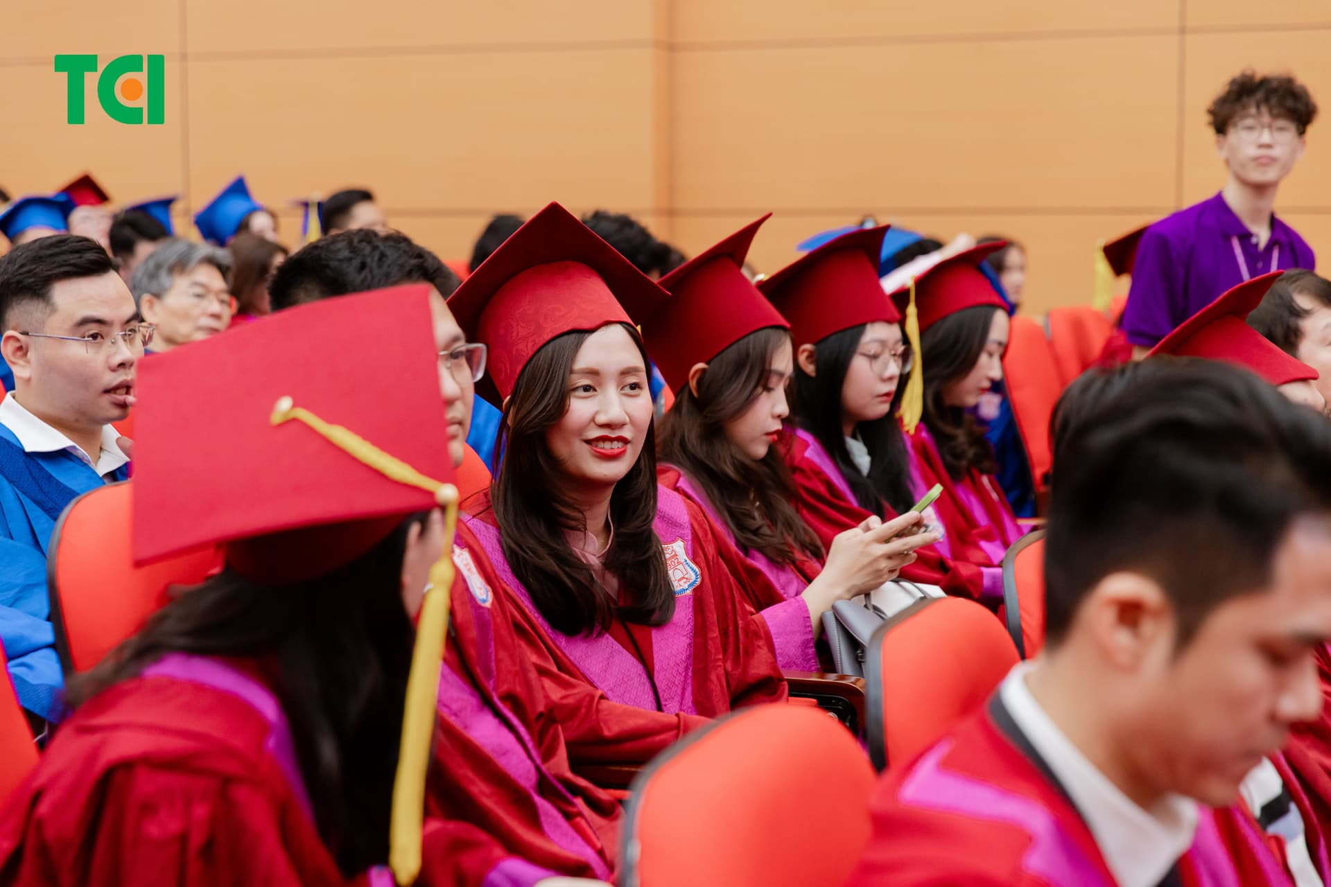 Đồng hành cùng bác sĩ nội trú: Thu Cúc TCI trao 26 suất học bổng “Tiếp sức Blouse trắng”