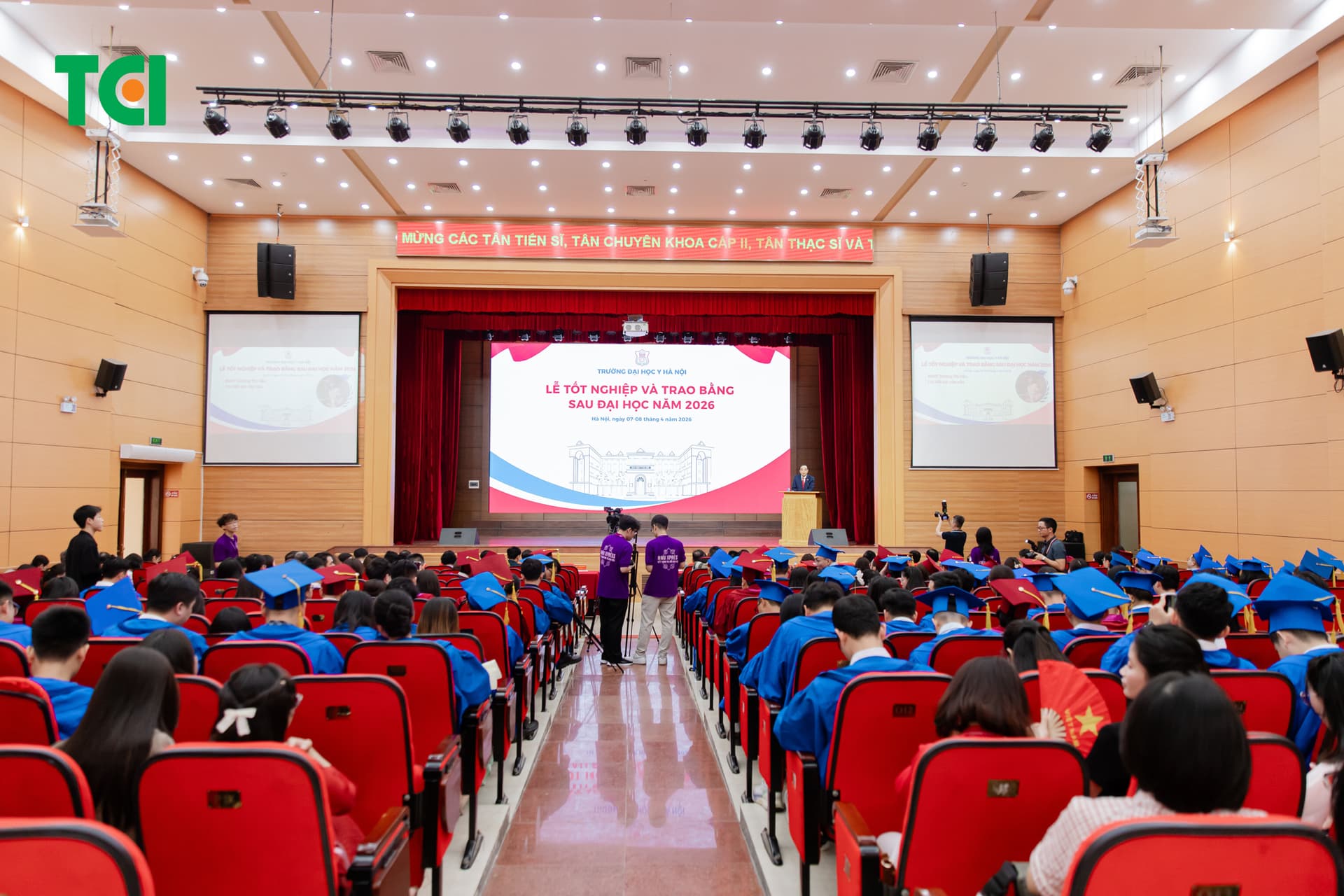 Đồng hành cùng bác sĩ nội trú: Thu Cúc TCI trao 26 suất học bổng “Tiếp sức Blouse trắng”