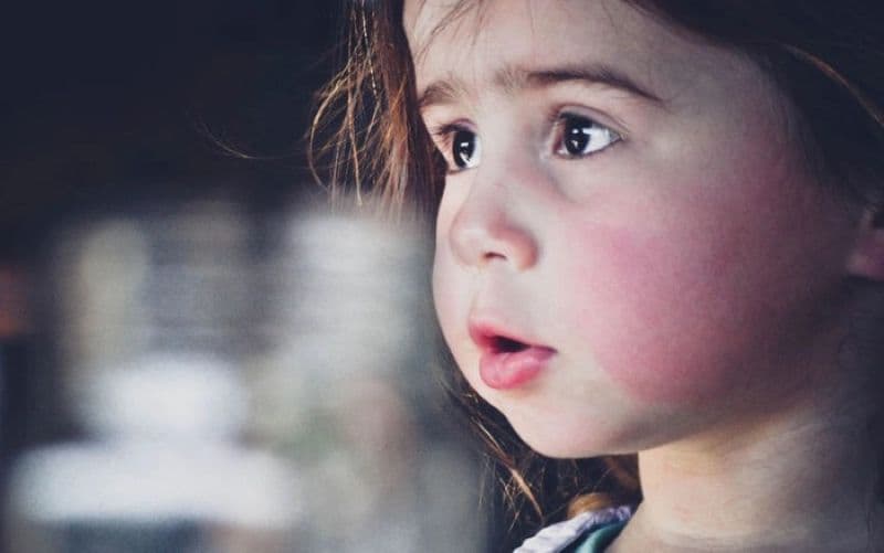 cách nhận biết trẻ sốt khi không có nhiệt kế