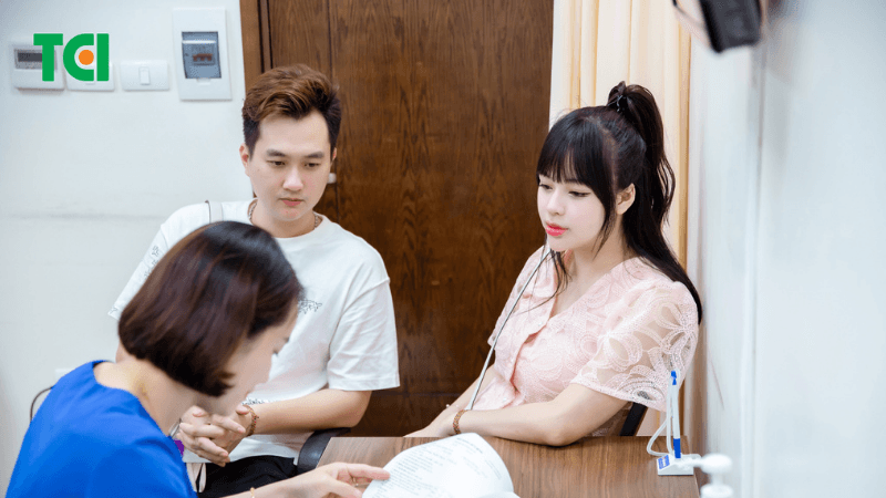 đang bị u nang buồng trứng có thai được không