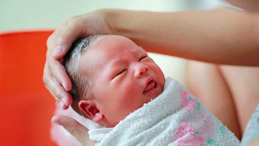 Trẻ phát ban sau sốt có được tắm không và chăm sóc ra sao để phục hồi nhanh