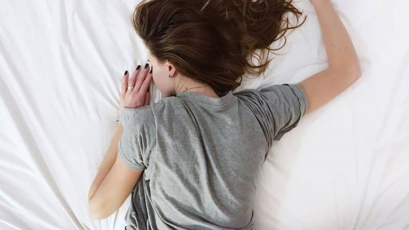 bị thoát vị đĩa đệm có nên nằm nhiều không