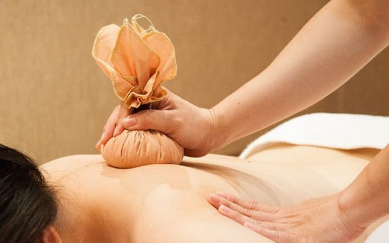 hướng dẫn cách chườm ngải cứu
