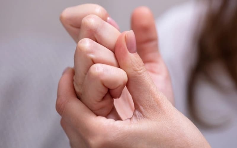 kéo giãn bằng tay