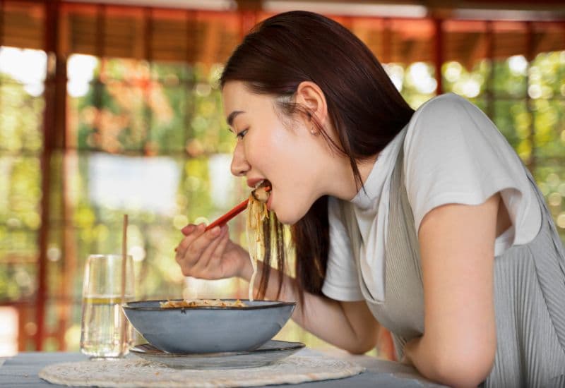 mất chân răng có trồng răng sứ được không