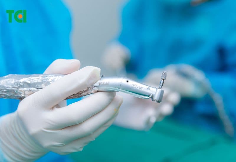 mất chân răng có trồng răng sứ được không