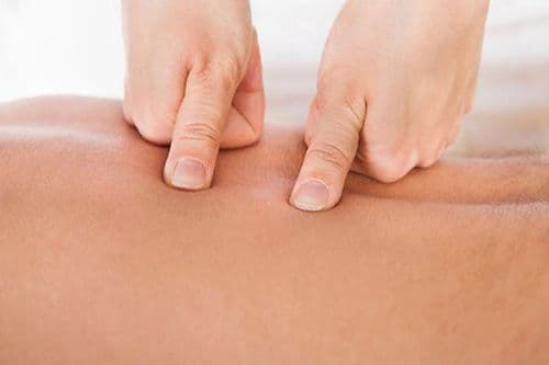 xoa bóp bấm huyệt đau thắt lưng