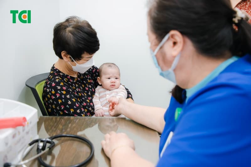 rẻ sơ sinh bị tuyến giáp có nguy hiểm không