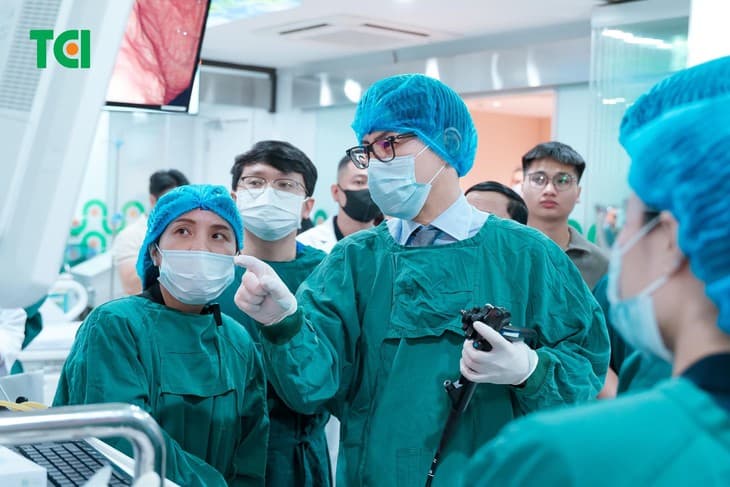 Chị X. là 1 trong 8 người bệnh nội soi trong phiên thực hành lâm sàng thuộc hội thảo khoa học