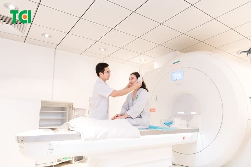 chụp mri não có cần tiêm thuốc cản quang không