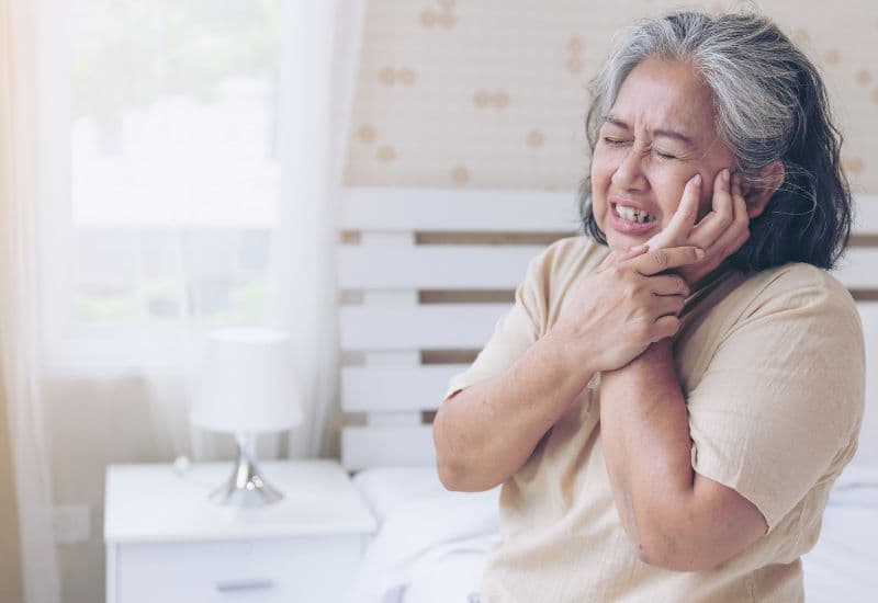 dấu hiệu sâu răng vào tủy