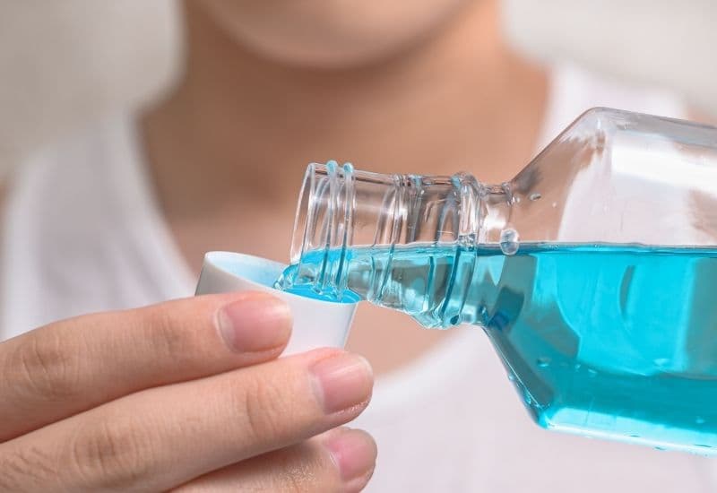 Lấy cao răng có ảnh hưởng đến men răng không?
