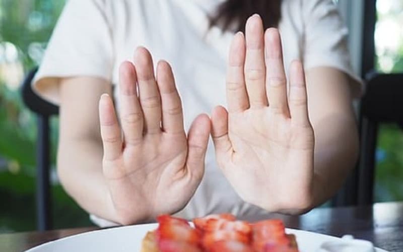 nhịn ăn sáng có bị sỏi mật không