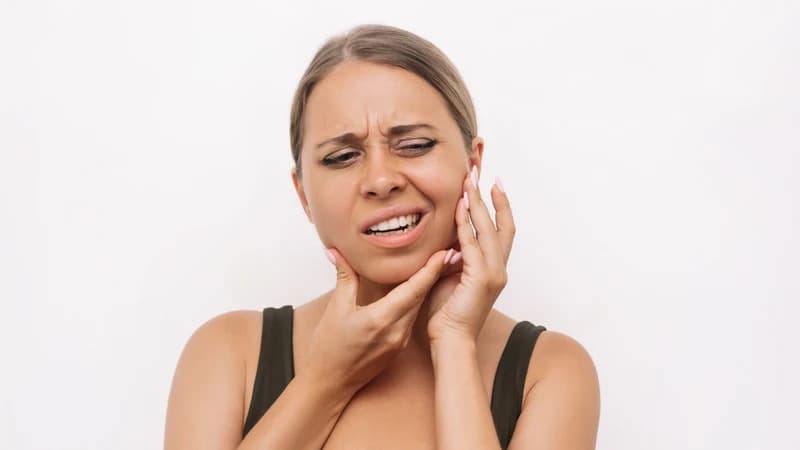 tê nửa người là dấu hiệu bệnh gì