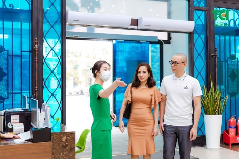 Không gian bên trong Thu Cúc cơ sở 216 Trần Duy Hưng sạch sẽ và hiện đại.