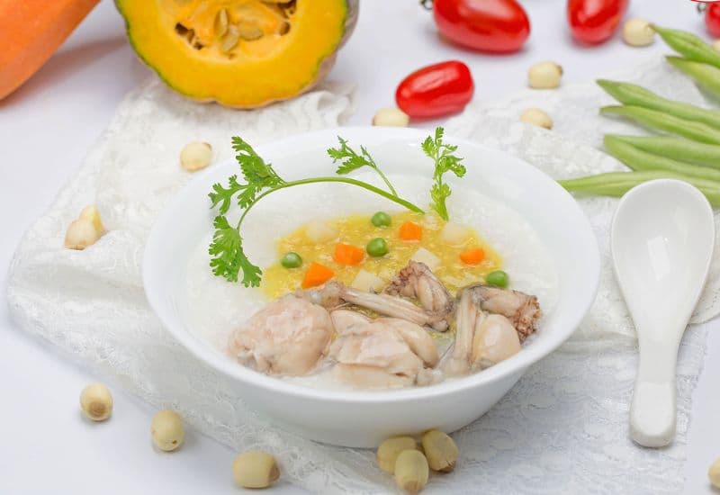 có nên cho trẻ ăn cháo dinh dưỡng ngoài hàng