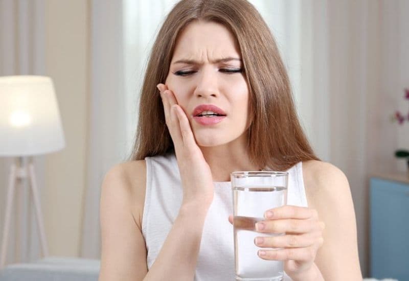Vì sao lấy cao răng xong bị ê buốt?