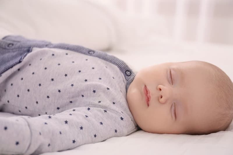 bé 2 tháng tuổi ngủ ngáy có sao không
