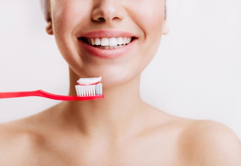 Sau khi lấy cao răng có được đánh răng không?