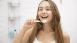 Sau khi lấy cao răng có được đánh răng không?