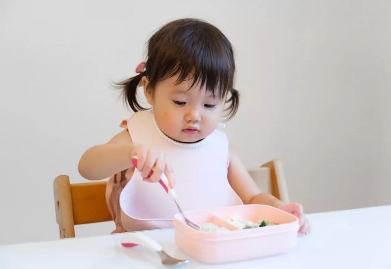 trẻ 1 tuổi 8kg có bị suy dinh dưỡng không