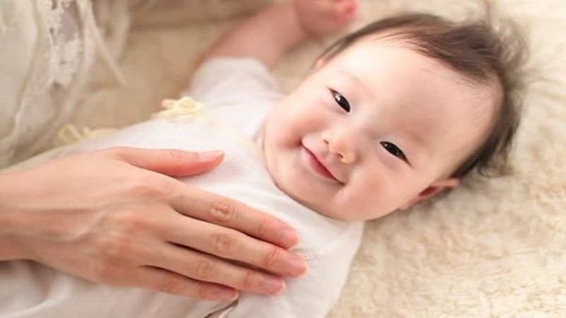 bé 2 tháng tuổi ngủ bao nhiêu tiếng 1 ngày