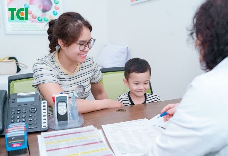 trẻ bị suy dinh dưỡng thấp còi phải làm sao