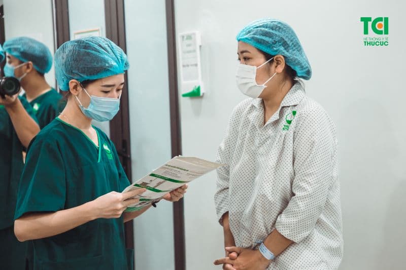 Chủ động cung cấp tiền sử bệnh, thuốc đã sử dụng và kết quả khám cũ giúp quá trình chẩn đoán thuận lợi hơn.