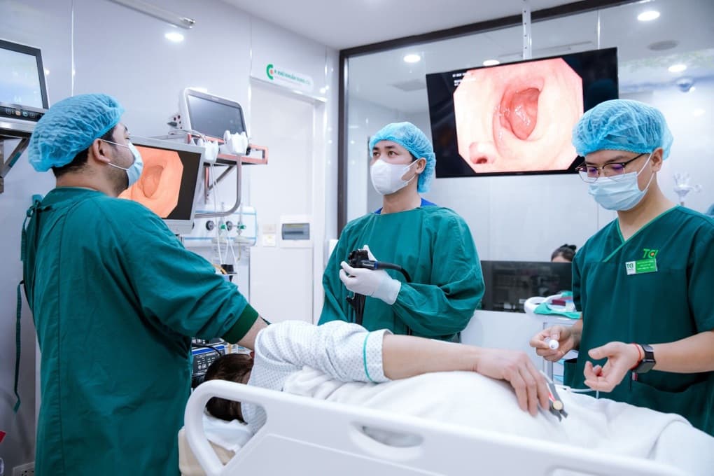 Hệ thống thiết bị được đầu tư cho nhiều khâu từ xét nghiệm, chẩn đoán hình ảnh đến nội soi