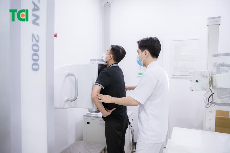 Chụp X-quang là một trong những bước quan trọng trong khám sức khỏe định kỳ