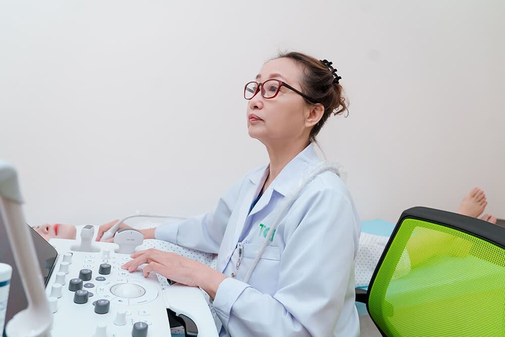 Mô hình đưa chuyên gia từ Hà Nội về thăm khám định kỳ giúp người dân tiếp cận dịch vụ y tế chất lượng cao thuận tiện hơn