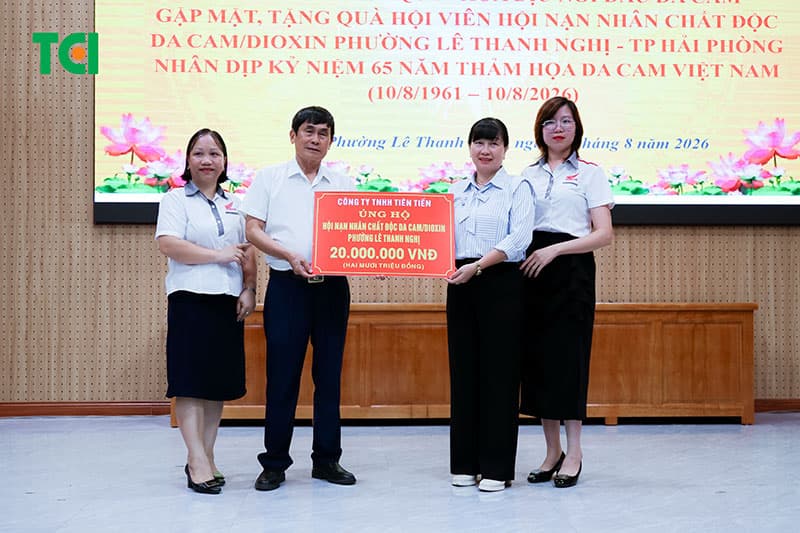 TCI Hải Phòng tặng 188 thẻ khám cho nạn nhân da cam