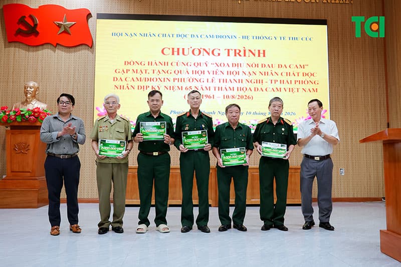 TCI Hải Phòng tặng 188 thẻ khám cho nạn nhân da cam
