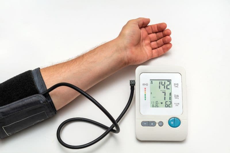 Người bị tăng huyết áp cần cân nhắc kiểm tra mạch vành do có nguy cơ xơ vữa và tắc nghẽn mạch máu cao.