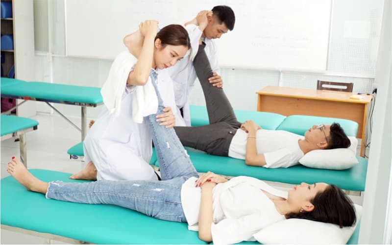Quá trình phục hồi chức năng được theo dõi định kỳ để đánh giá tiến triển và điều chỉnh kế hoạch khi cần thiết
