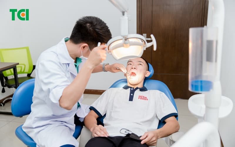 Thăm khám bác sĩ Răng Hàm Mặt giúp xác định nguyên nhân khi triệu chứng kéo dài