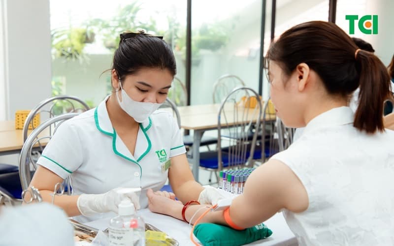 Bác sĩ xét nghiệm có vai trò xuyên suốt trong quy trình xét nghiệm