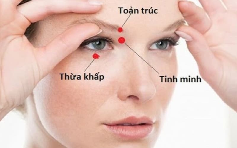 Bấm các huyệt vùng mắt giúp cải thiện thị lực