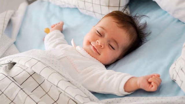 Bé 9 tháng ngủ bao nhiêu tiếng 1 ngày? Bao nhiêu là đủ theo khuyến nghị từng độ tuổi?